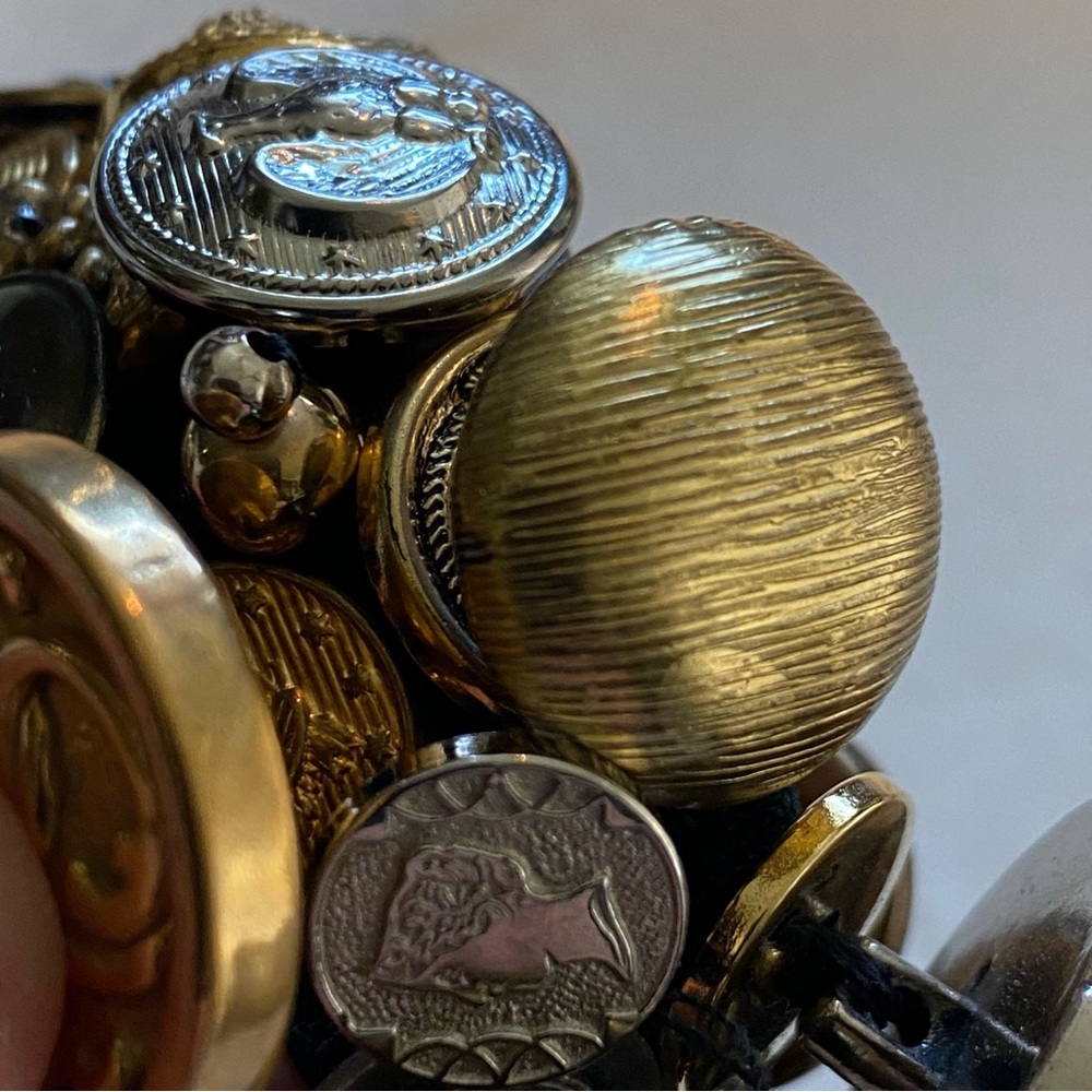 7" Button Bracelet - Picture 7 of 15